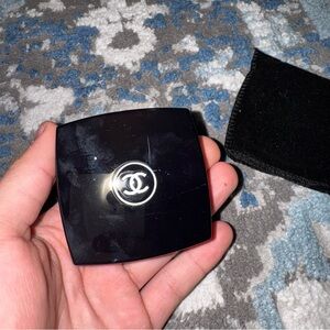 Glossy Black Compact with Mirror Dark Tones